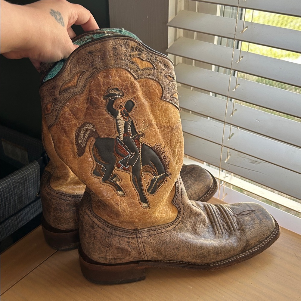 Corral Textured Sole Cowboy Boots